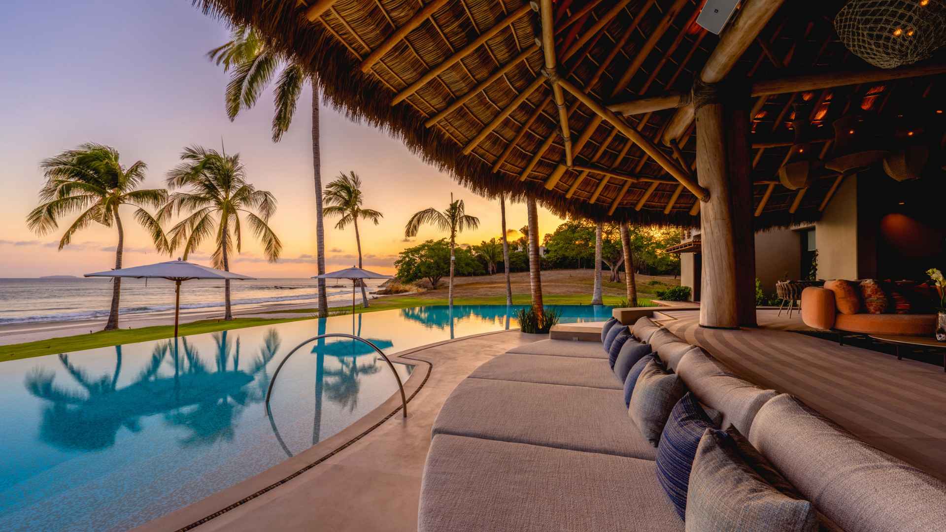 Akama - Punta Mita