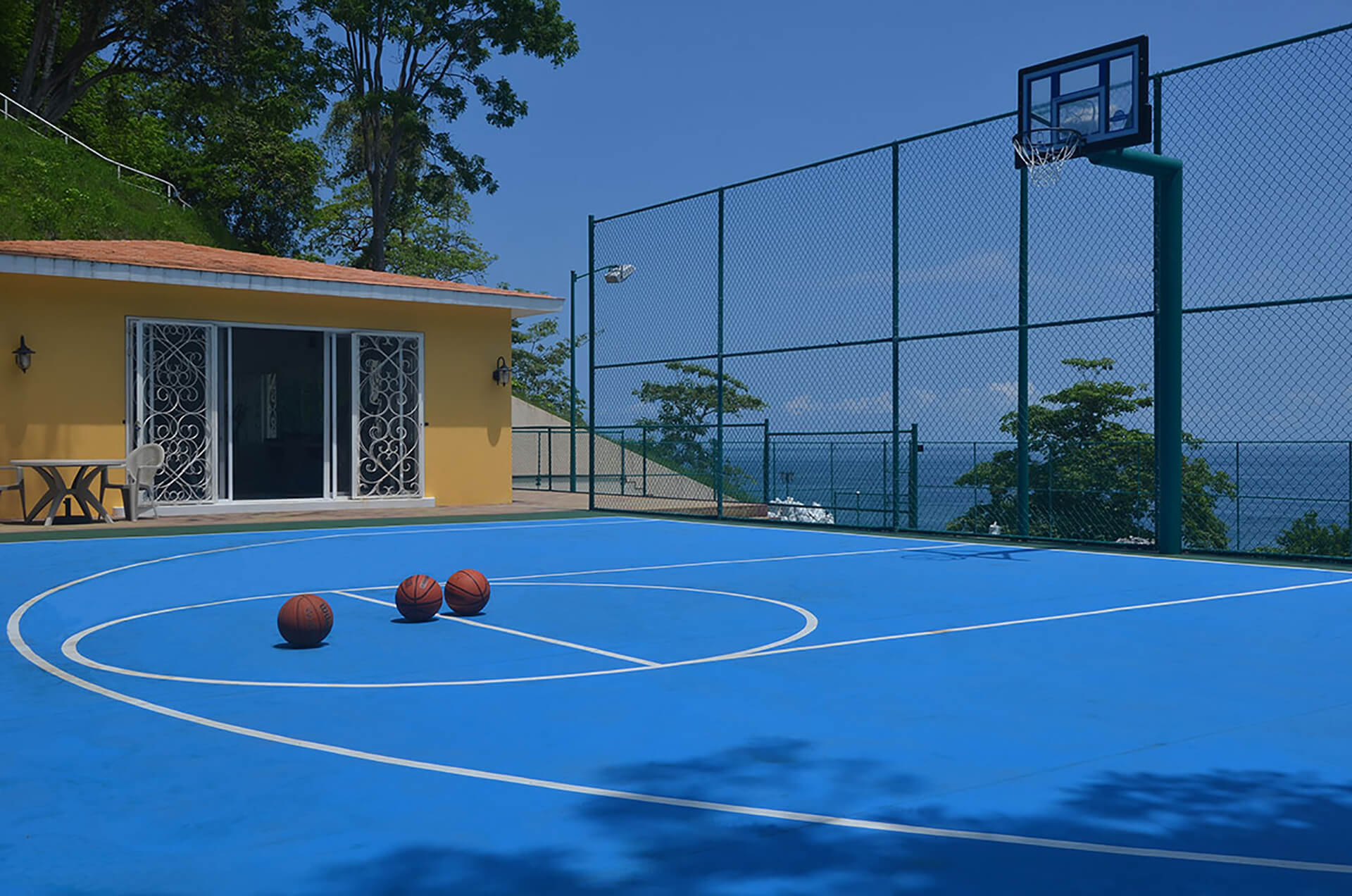Playasola’s basketball court. 
