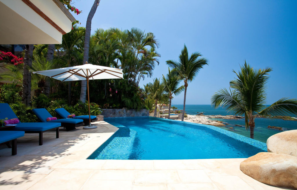 Villa Amapas North’s pool with view of beach in Puerto Vallarta.