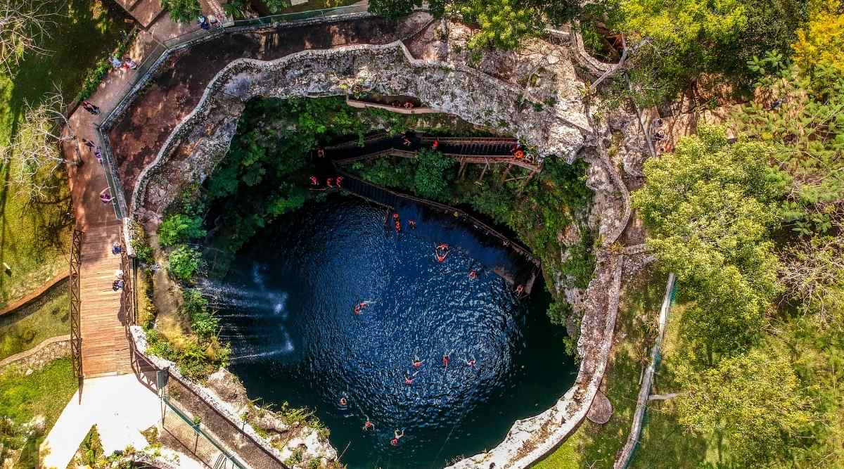 Cenote in Riviera Maya – Agave Villas