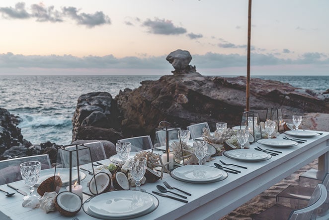 Wedding table setting in Punta Mita